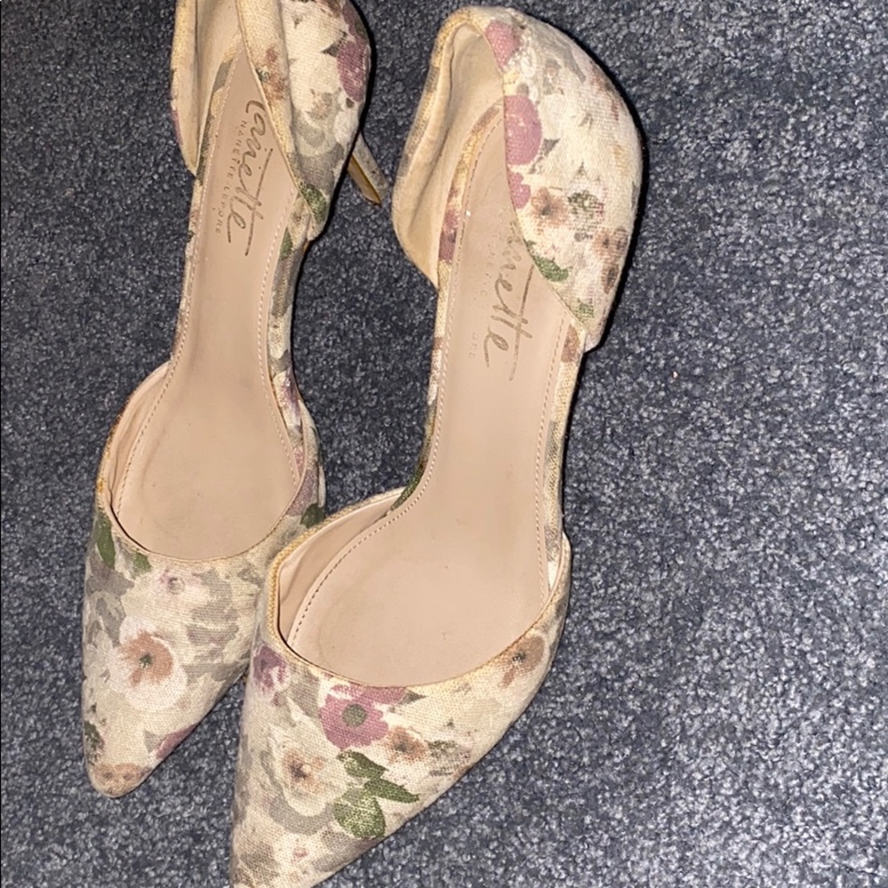 Floral print vintage-style heels